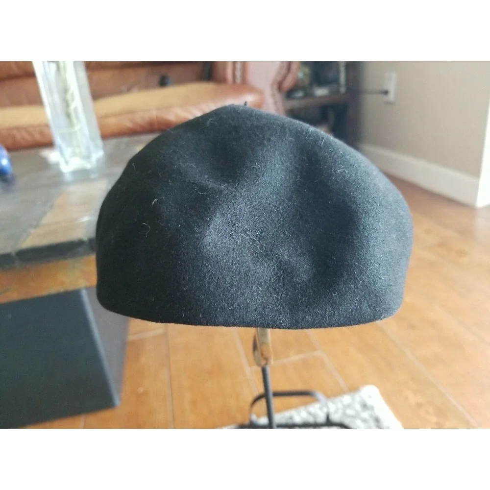 Vintage BETMAR New York Women's Black Beret French Hat Wool‎ Pin Embellishment